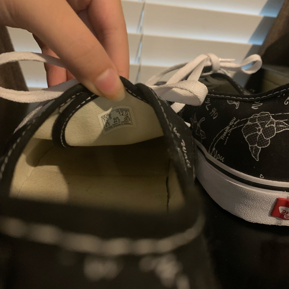 Vans Authentic black white floral design. Sizes (10.5 mens) and (12.0 women) - Picture 4 of 5